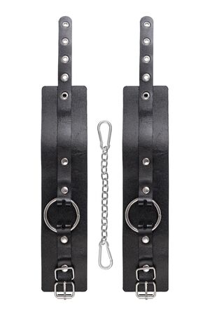 Черные оковы из толстой кожи с люверсами